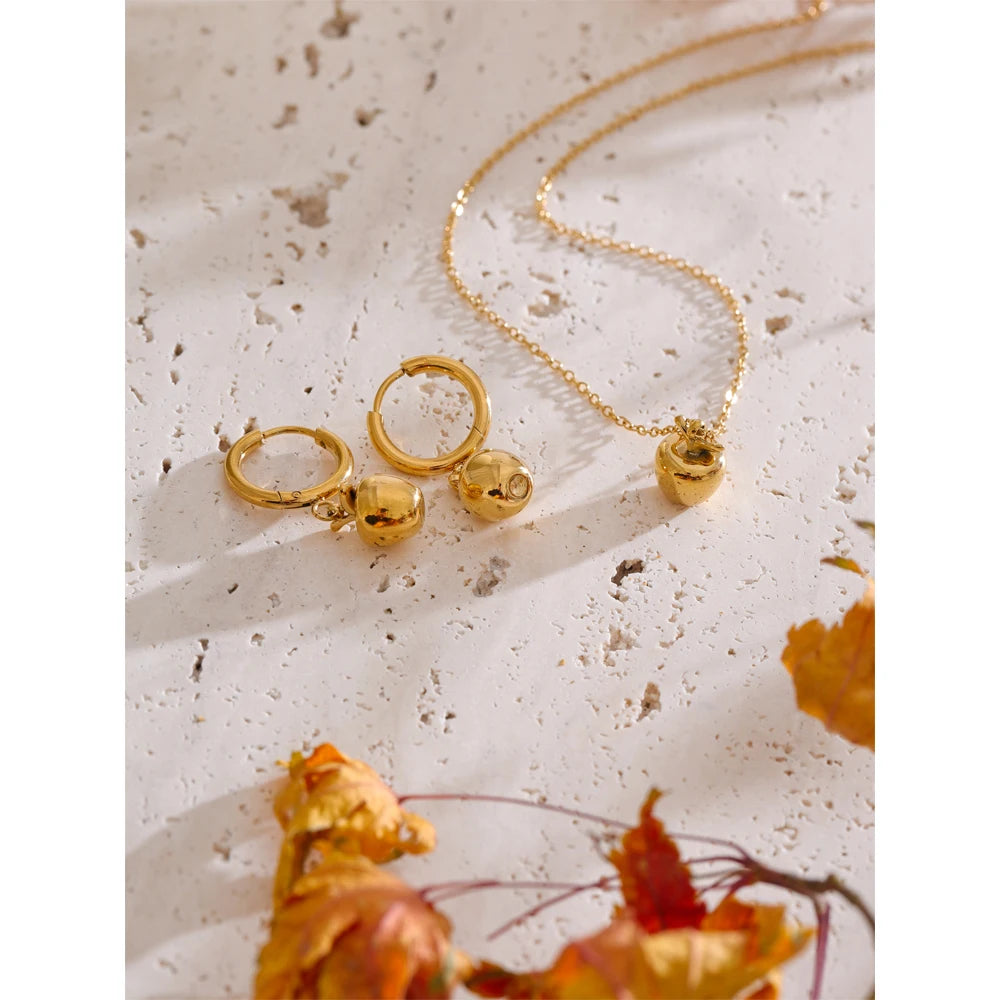 Geometric earrings in gold-plated stainless steel.