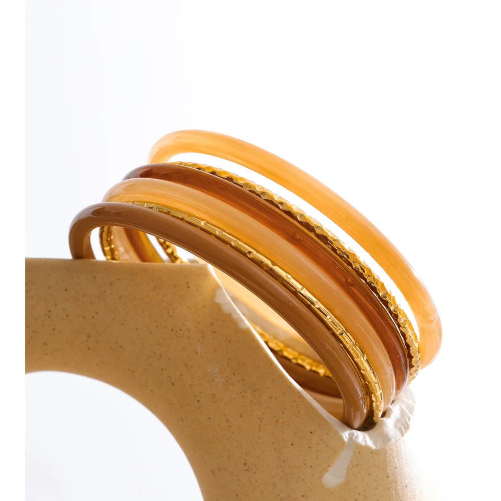 Resin multi-color geometric bracelet in gold-plated stainless steel with resin.