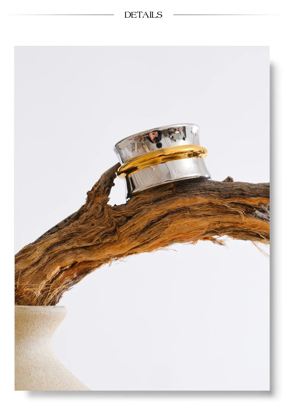 Minimalist geometric ring in 18K gold-plated stainless steel.