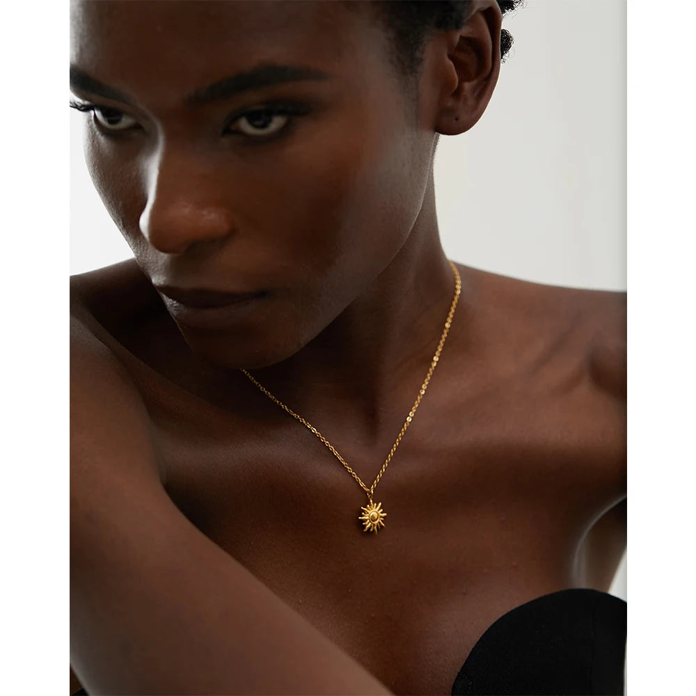 Sun geometric necklace in gold-plated stainless steel.