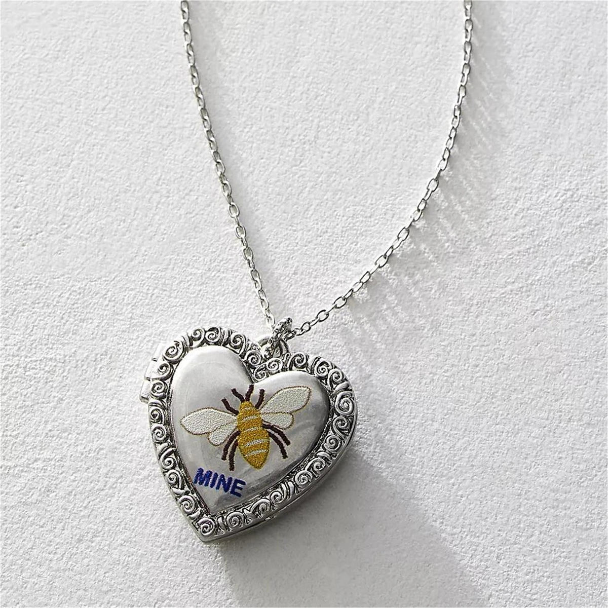 New trendy and personalized Y2K style necklace, women's photo album, moon rose drop oil necklace