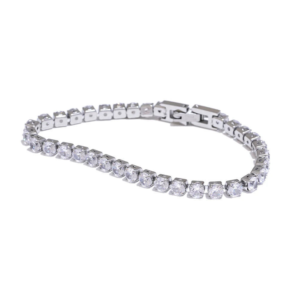 Cubic zirconia geometric chain necklace in gold-plated stainless steel with cubic zirconia.