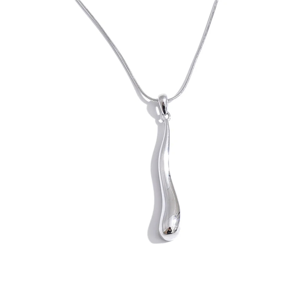 Geometric necklace in gold-plated stainless steel.
