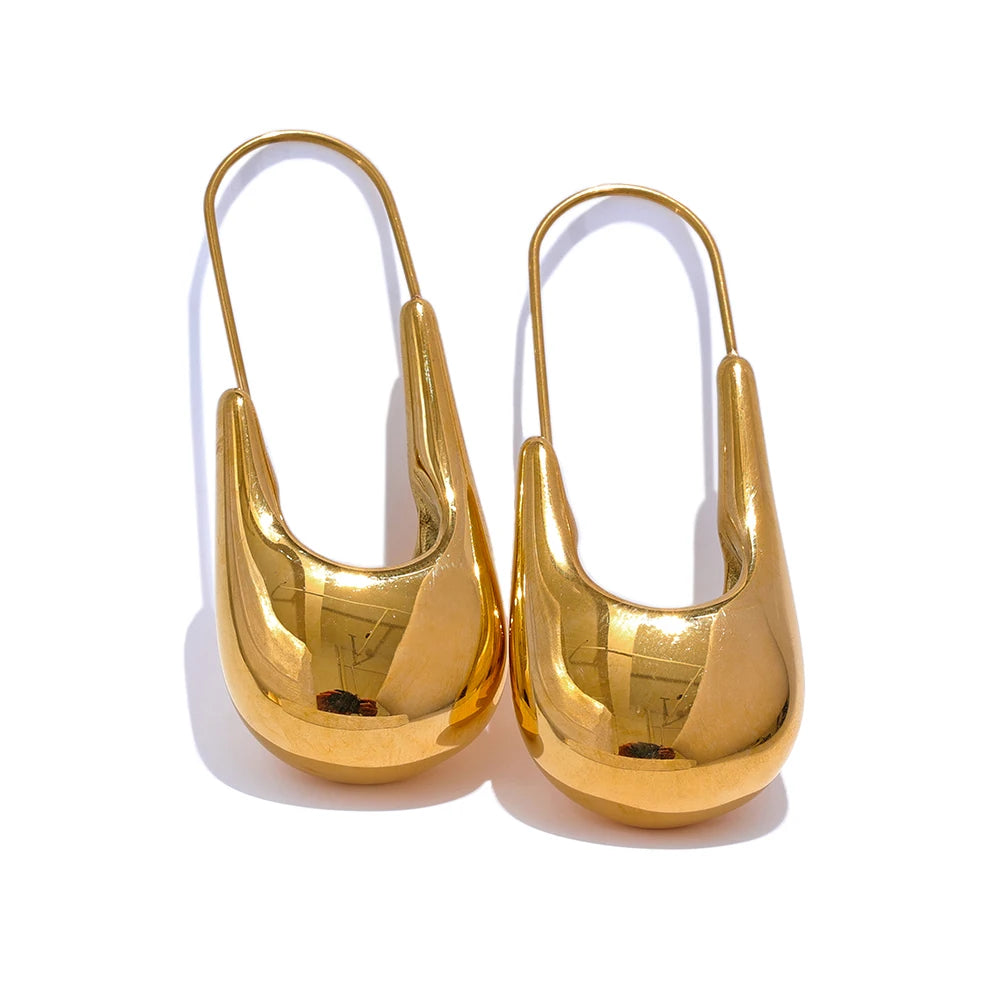 Geometric earrings in gold-plated stainless steel.