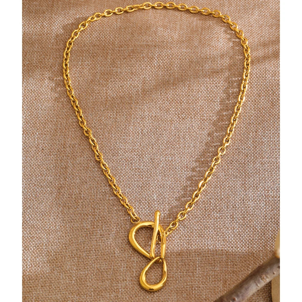 Geometric necklace in gold-plated stainless steel.