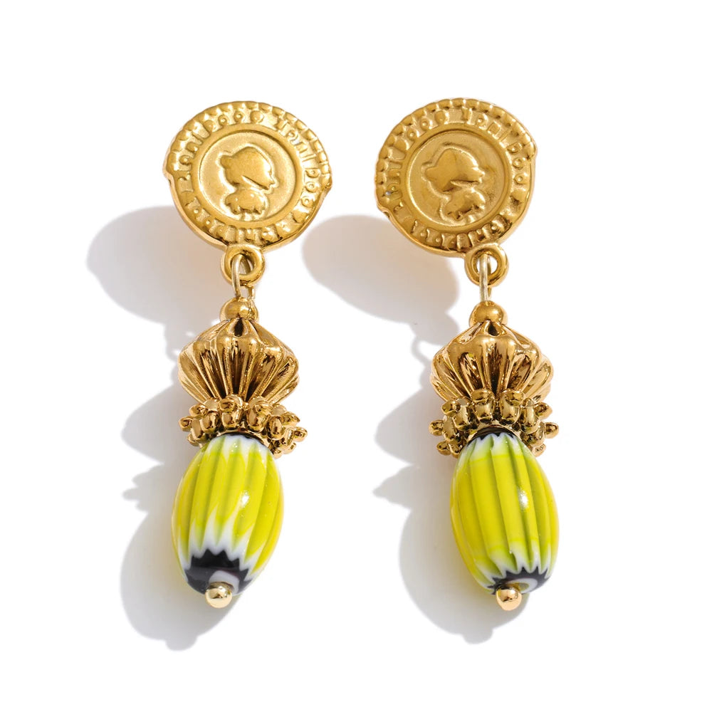 Geometric earrings in gold-plated stainless steel.