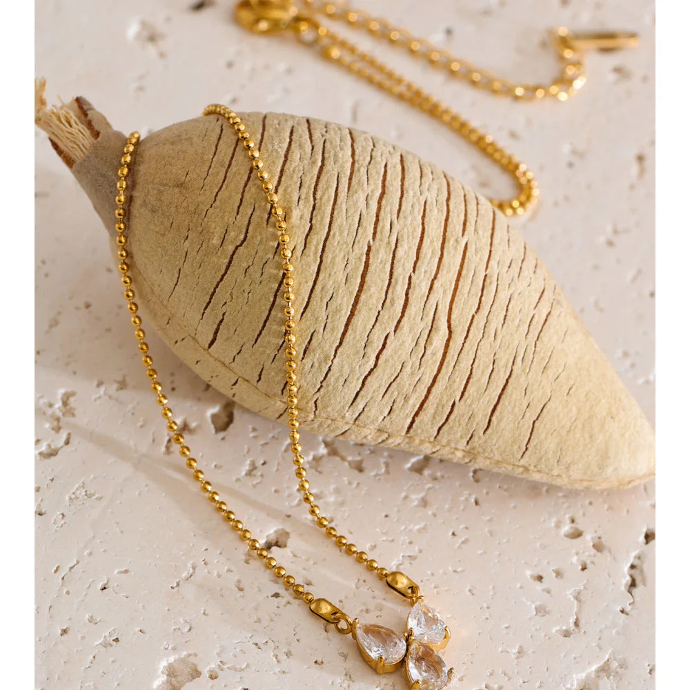 Cubic zirconia geometric necklace in gold-plated stainless steel with cubic zirconia.