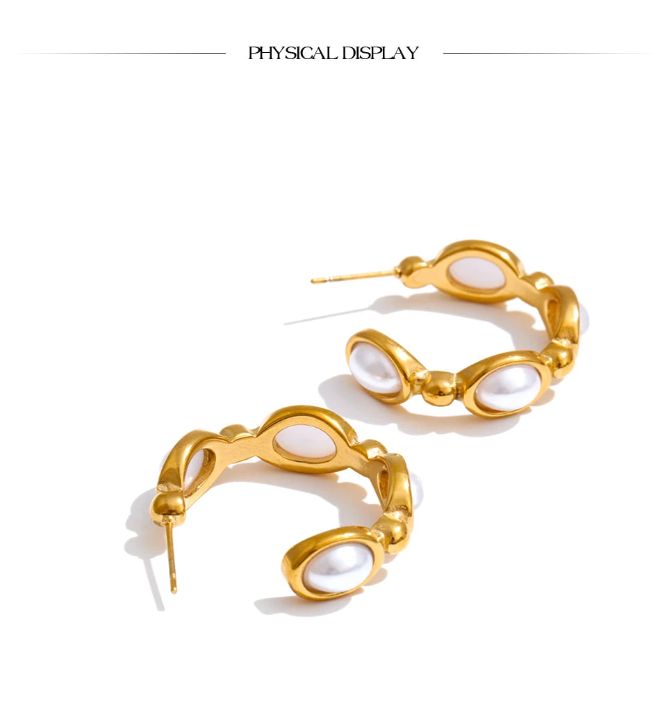 Pearl geometric earrings in gold-plated stainless steel with pearl.