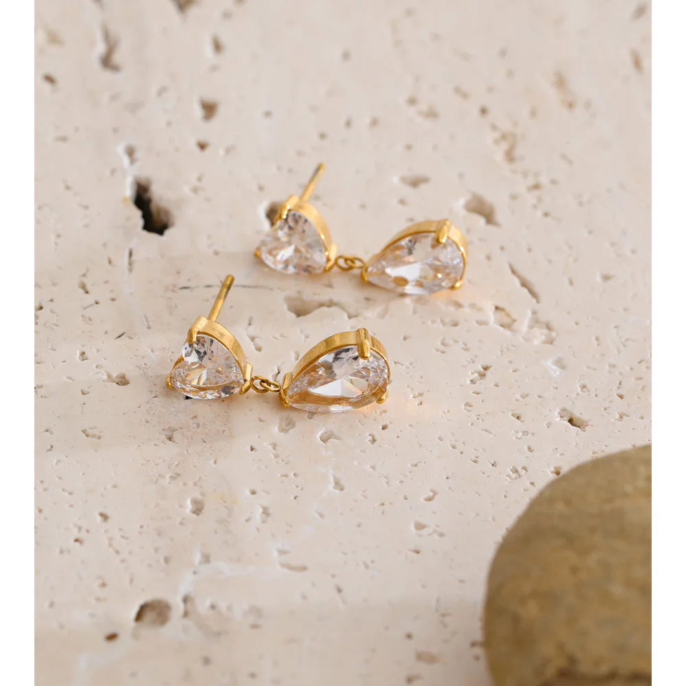 Cubic zirconia heart earrings in gold-plated stainless steel with cubic zirconia.
