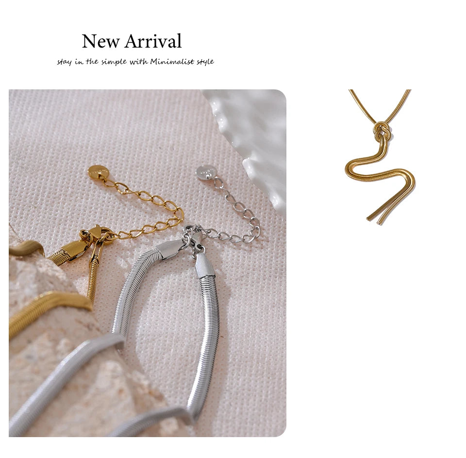 Snake geometric chain necklace in gold-plated stainless steel.