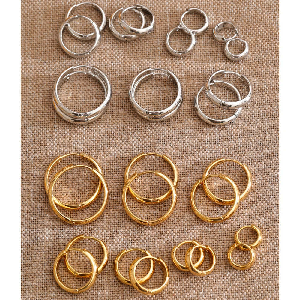Geometric earrings in gold-plated stainless steel.