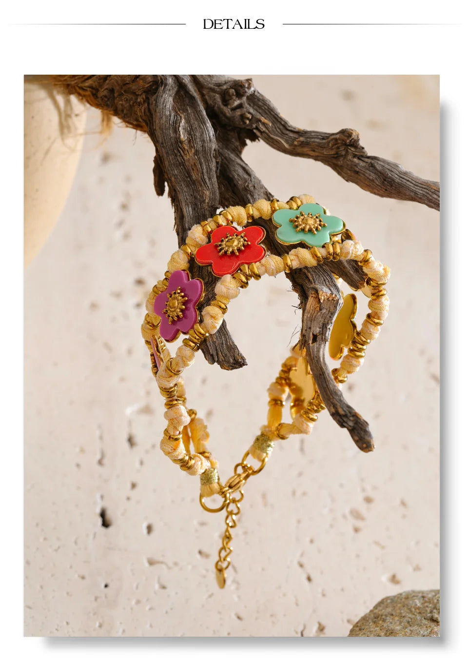 Resin flower multi-color necklace in gold-plated stainless steel with resin.