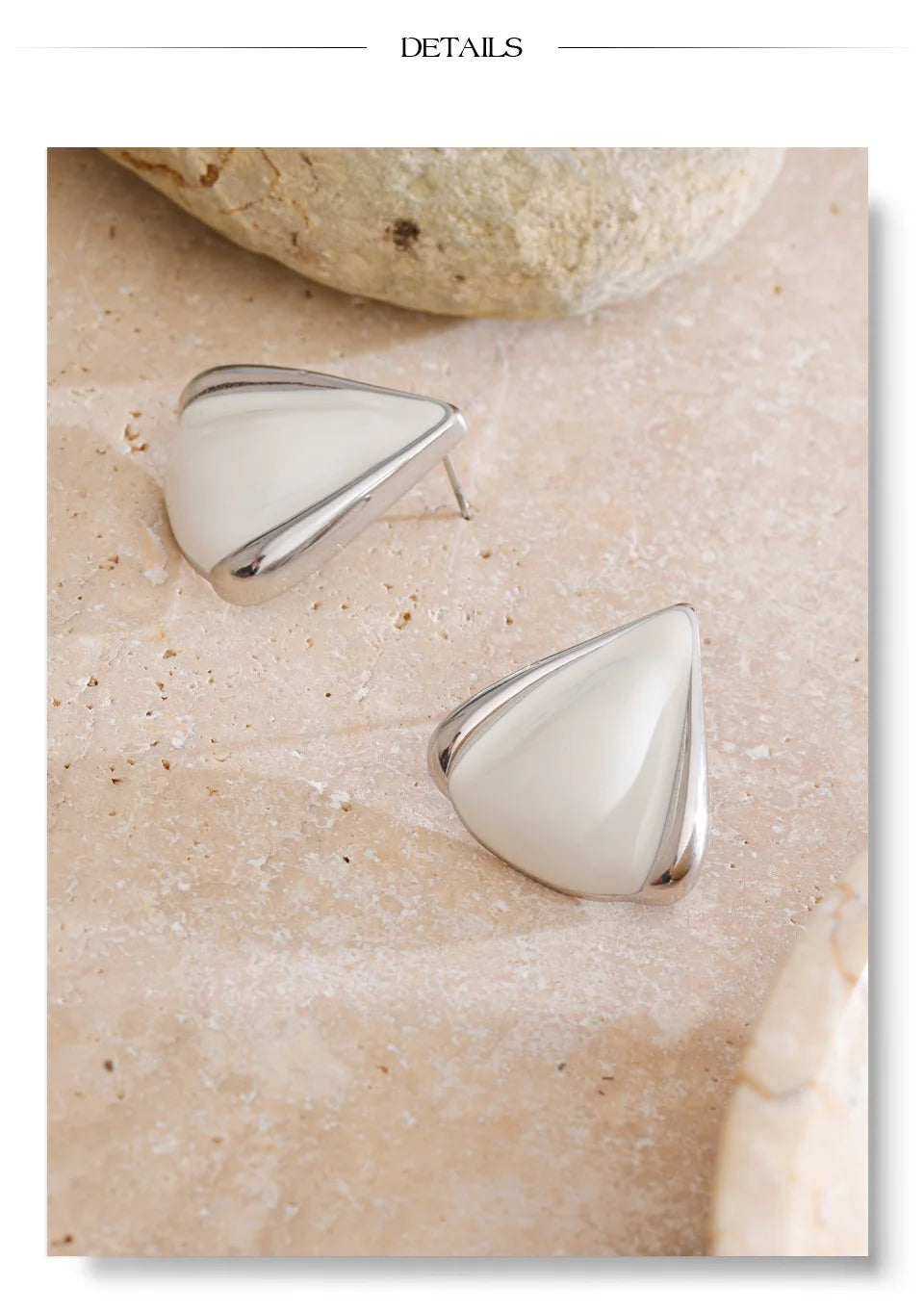 Black pearl geometric earrings in gold-plated stainless steel with pearl.