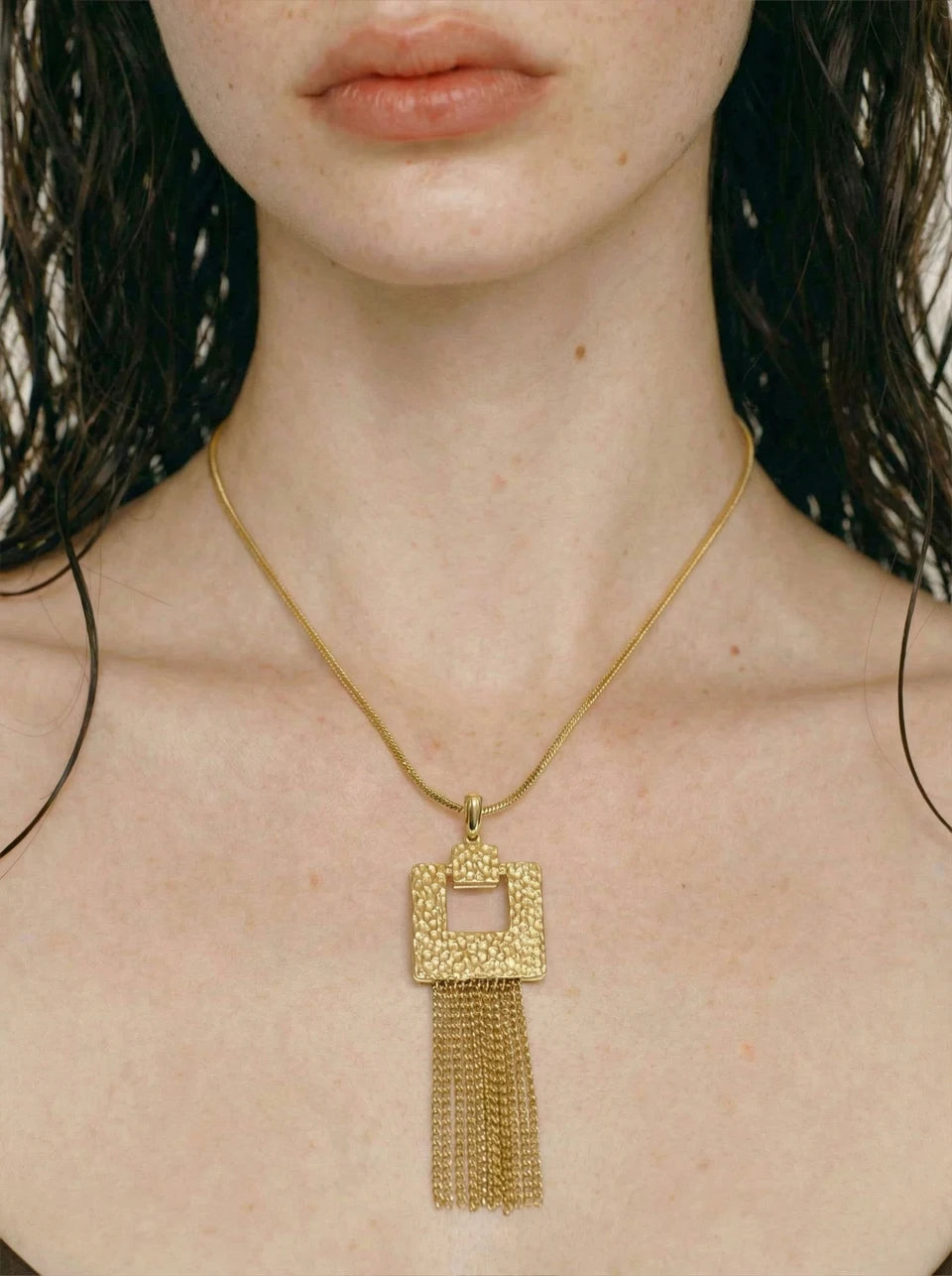 Geometric chain earrings in stainless steel.