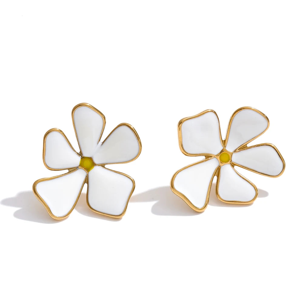 Flower earrings in gold-plated stainless steel.