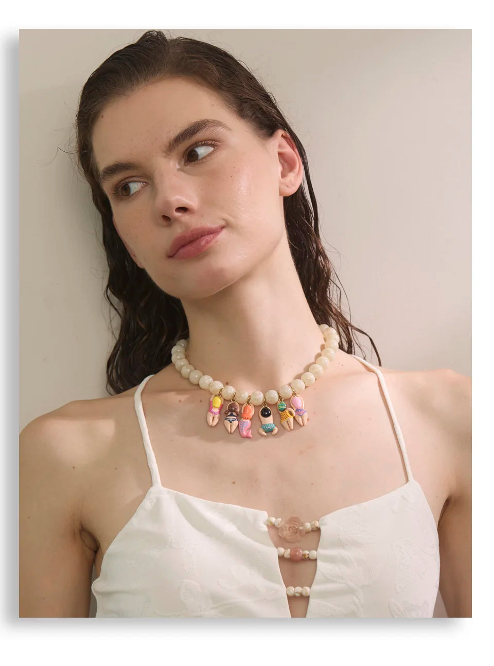 Resin glass natural stone necklace in gold-plated stainless steel with natural stone and resin.