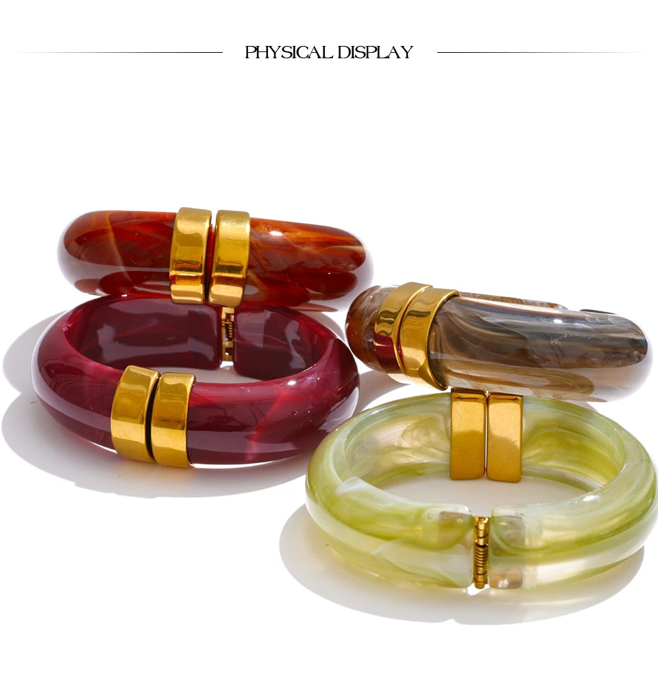 Green acrylic geometric bracelet in gold-plated stainless steel with acrylic.