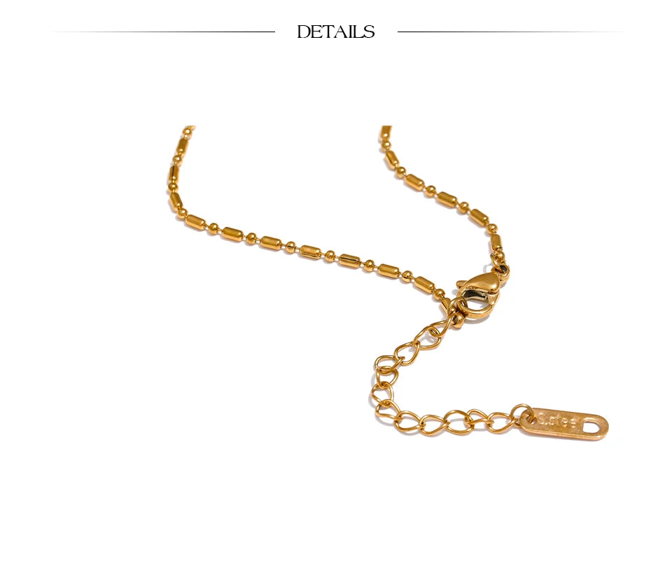 Geometric necklace in gold-plated stainless steel.