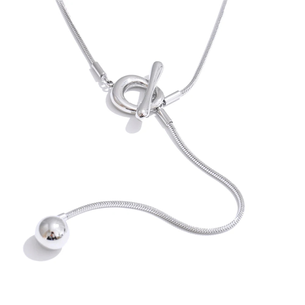 Geometric chain necklace in gold-plated stainless steel.