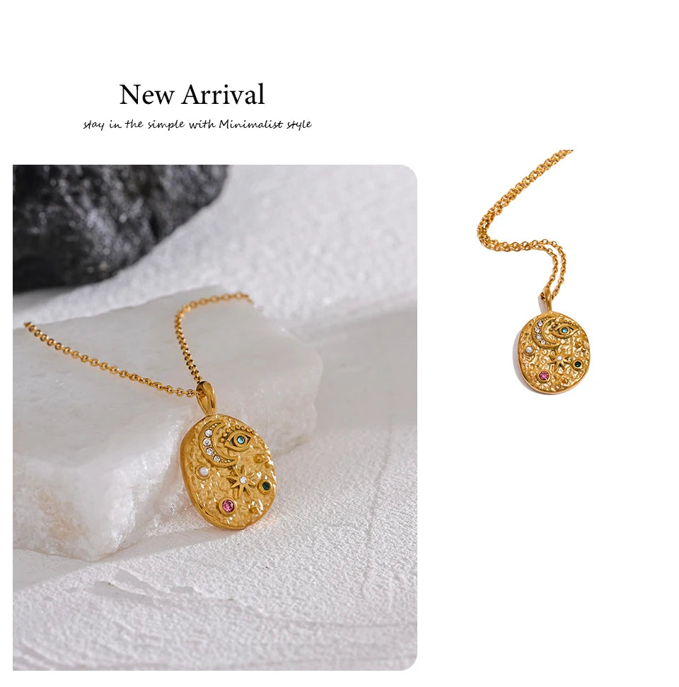 Cubic zirconia star moon necklace in gold-plated stainless steel with cubic zirconia.