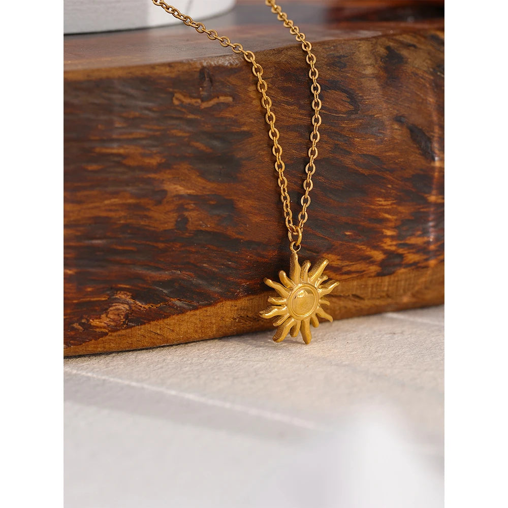 Sun geometric necklace in gold-plated stainless steel.