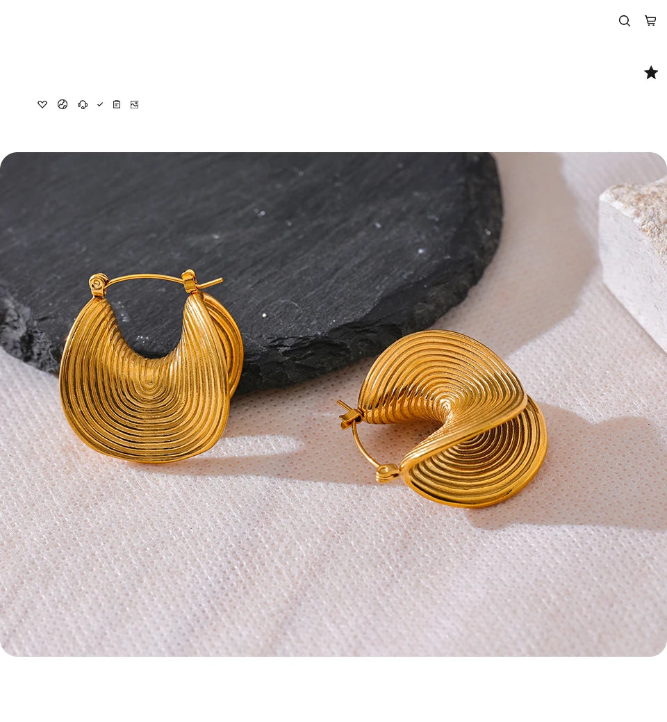 Geometric earrings in gold-plated stainless steel.