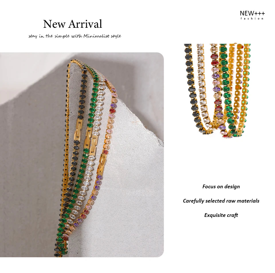 Cubic zirconia geometric necklace in gold-plated stainless steel with cubic zirconia.