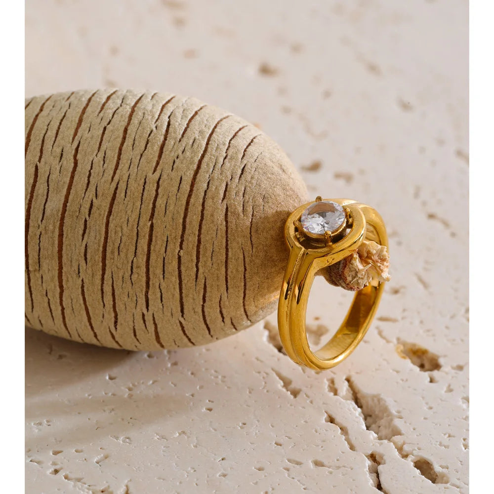 Cubic zirconia geometric ring in 18K gold-plated stainless steel with cubic zirconia.