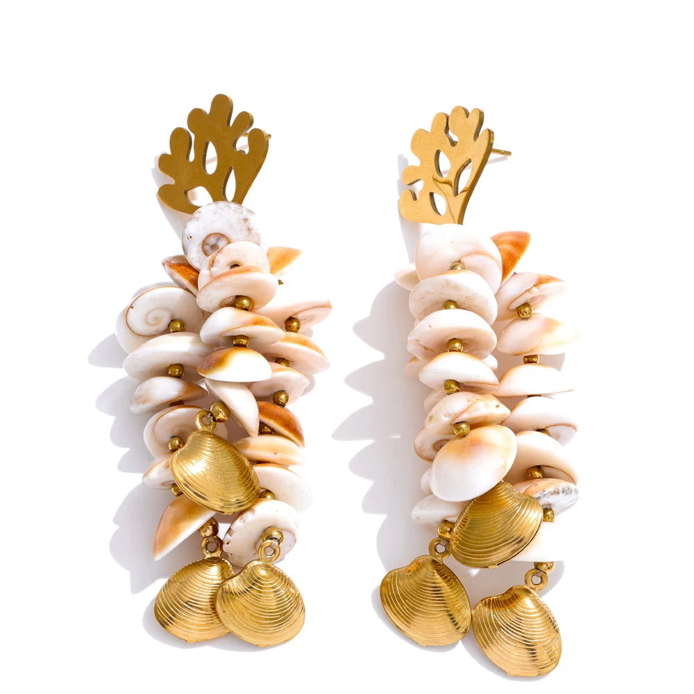 Shell geometric earrings in gold-plated stainless steel with shell.