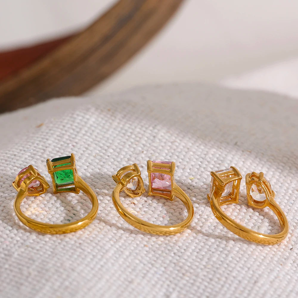 White cubic zirconia geometric ring in 18K gold-plated stainless steel with cubic zirconia.