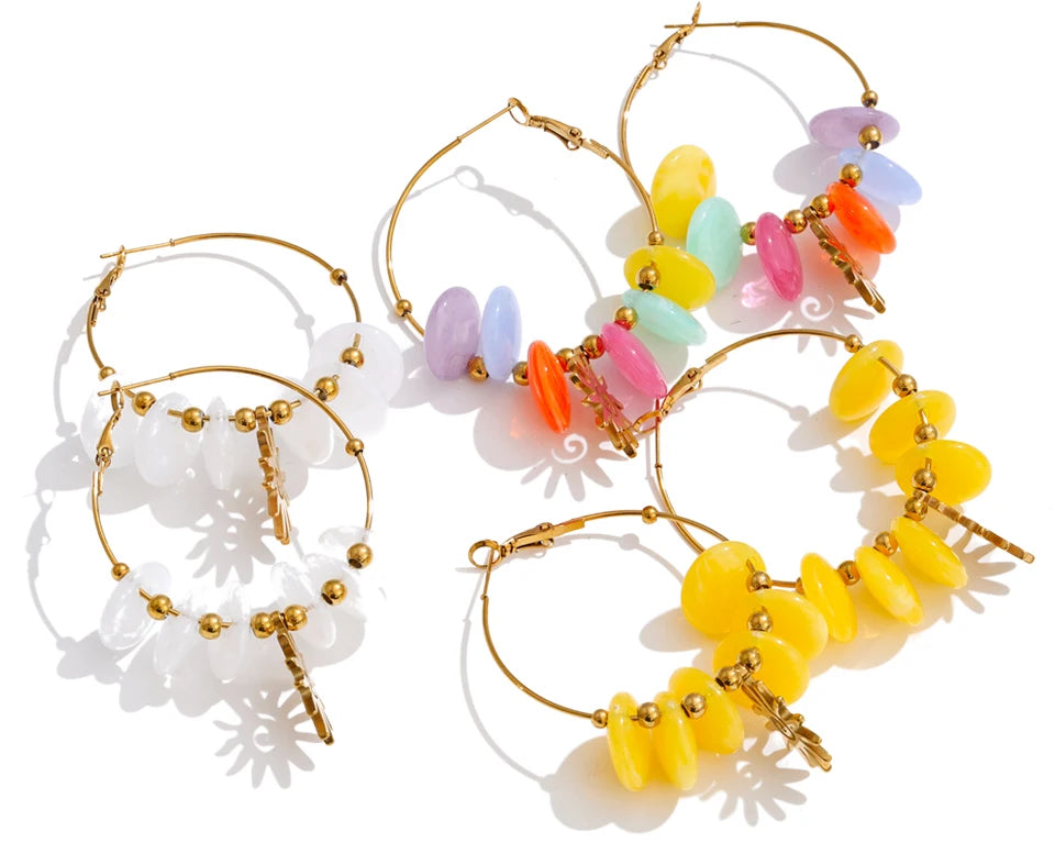 Resin sun geometric earrings in gold-plated stainless steel with resin.