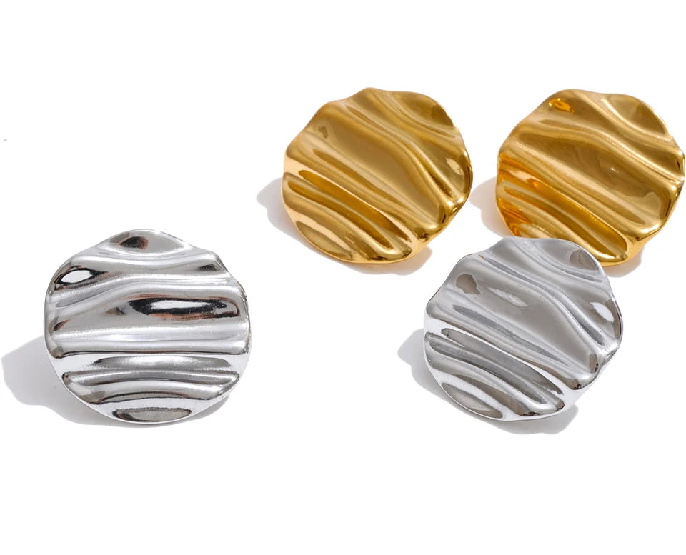 Geometric earrings in gold-plated stainless steel.