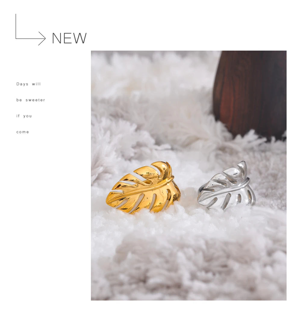 Geometric ring in 18K gold-plated stainless steel.
