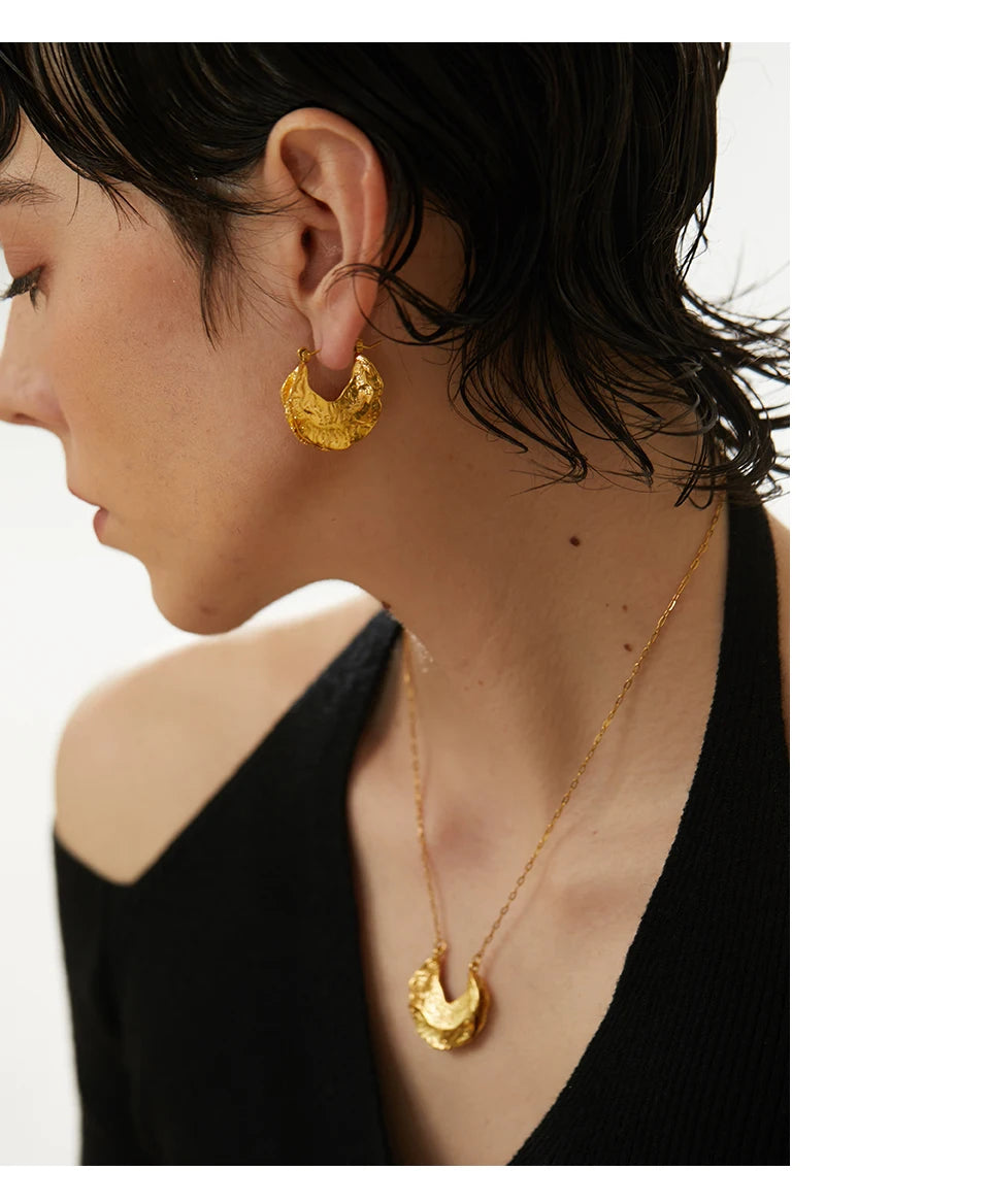 Geometric earrings in 18K gold-plated stainless steel.