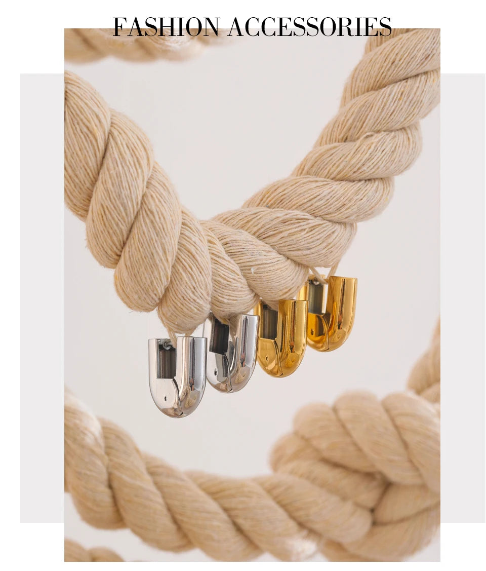 Geometric earrings in gold-plated 316L stainless steel.