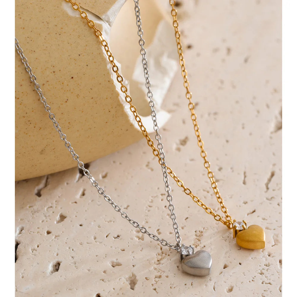 Cubic zirconia heart necklace in gold-plated stainless steel with cubic zirconia.