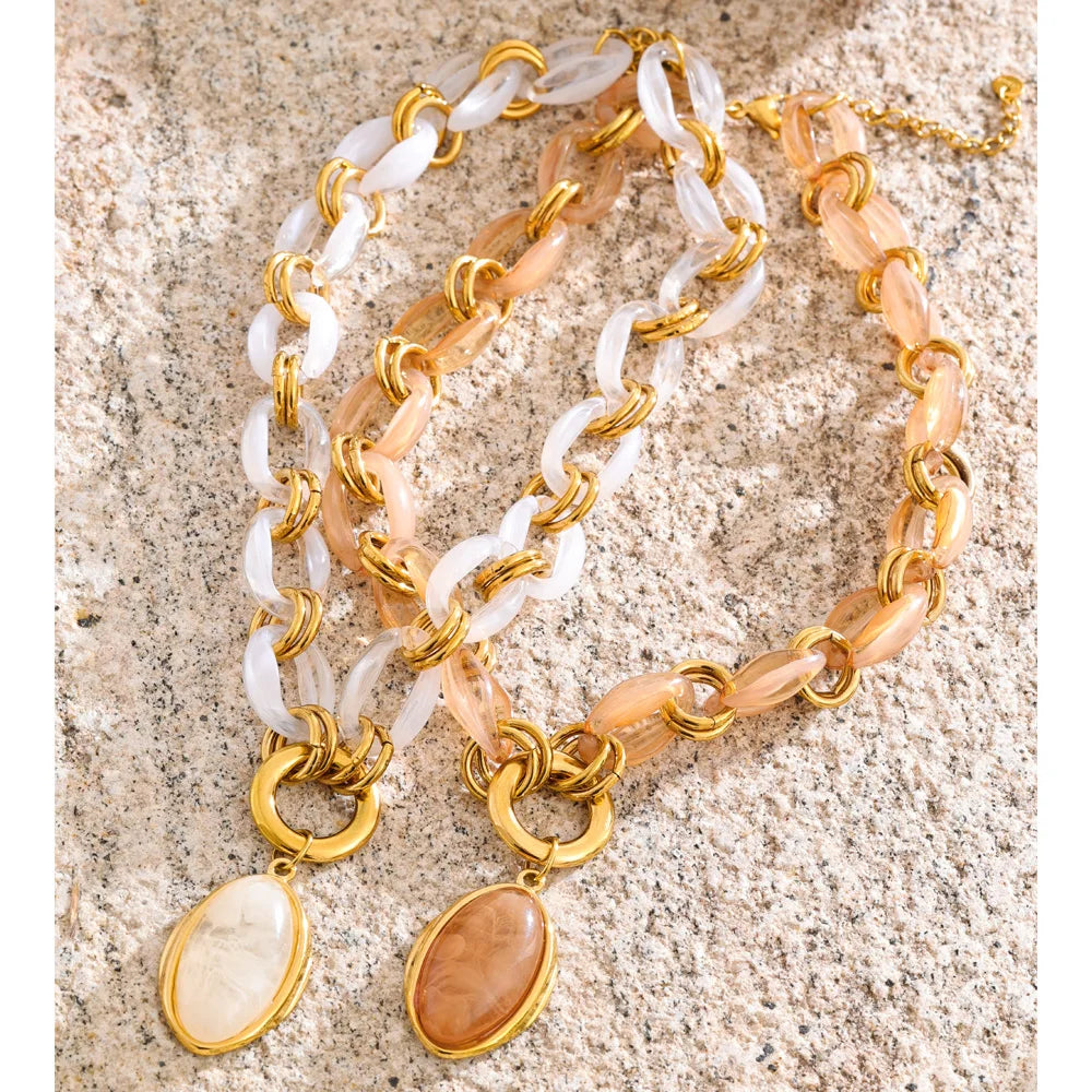 Resin acrylic geometric necklace in gold-plated stainless steel with resin and acrylic.
