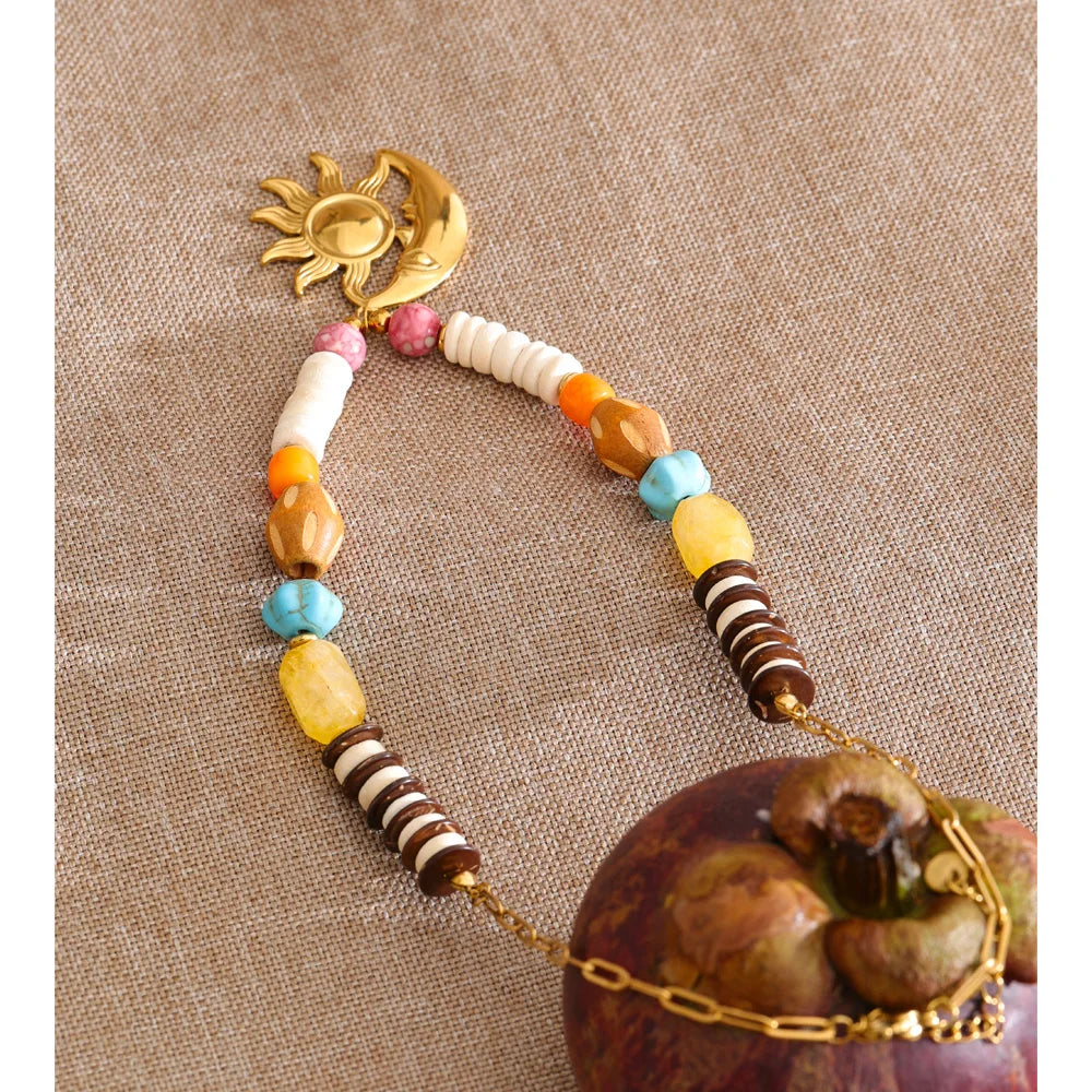 Resin natural stone moon necklace in gold-plated stainless steel with natural stone and resin.