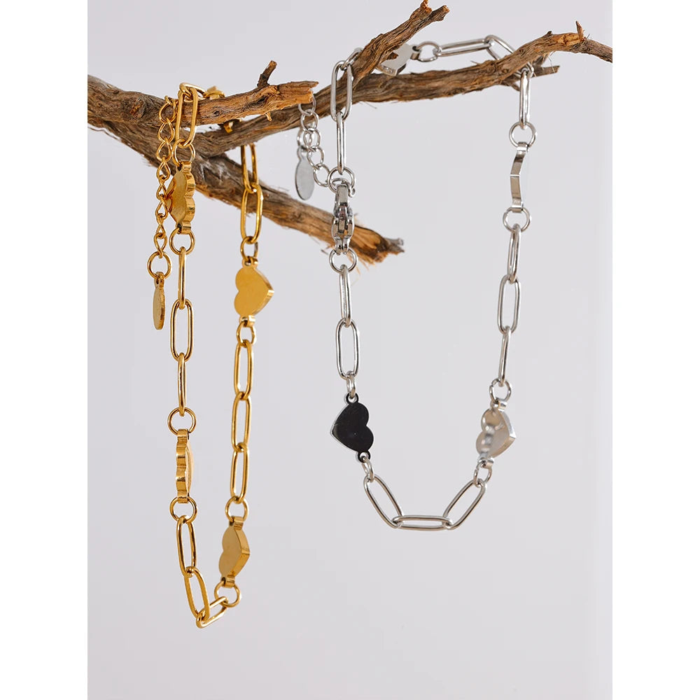 Heart chain necklace in gold-plated stainless steel.
