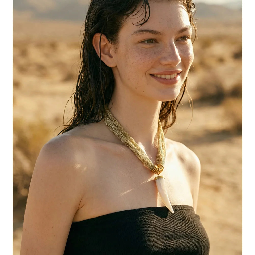 Resin geometric chain necklace in gold-plated stainless steel with resin.