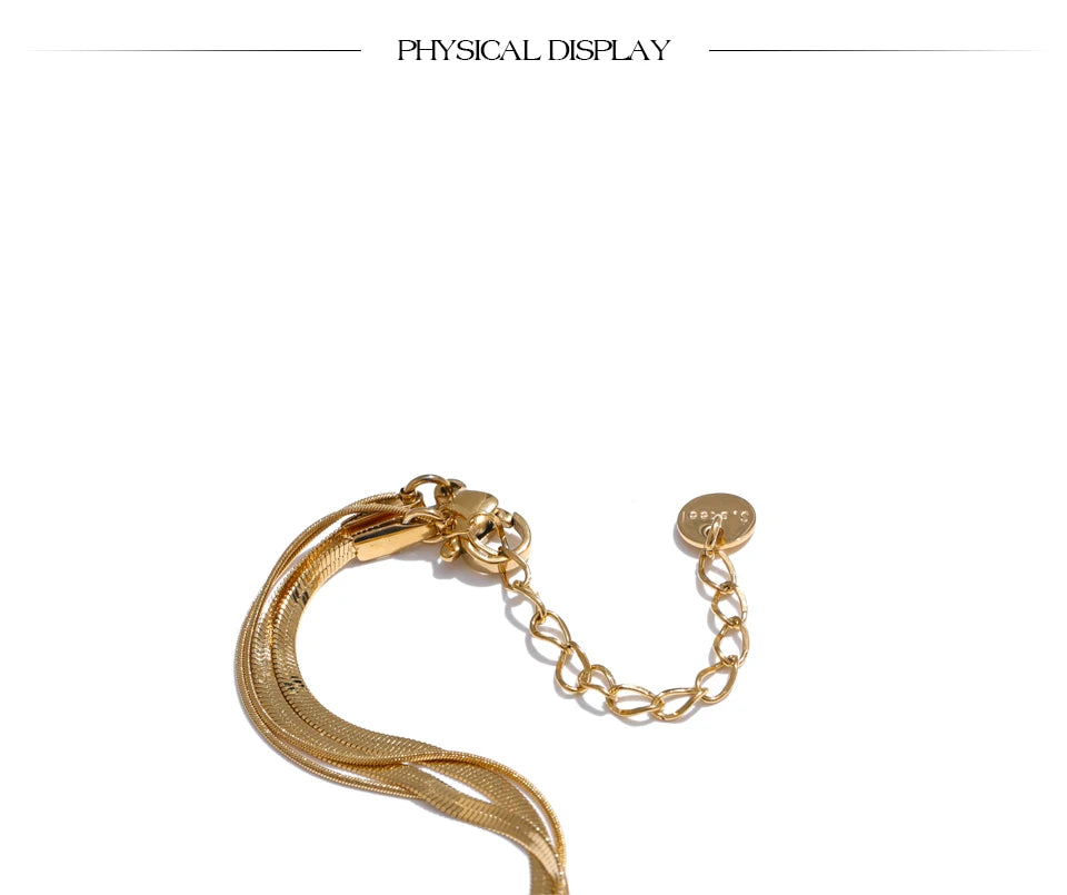 Cubic zirconia snake geometric necklace in gold-plated stainless steel with cubic zirconia.