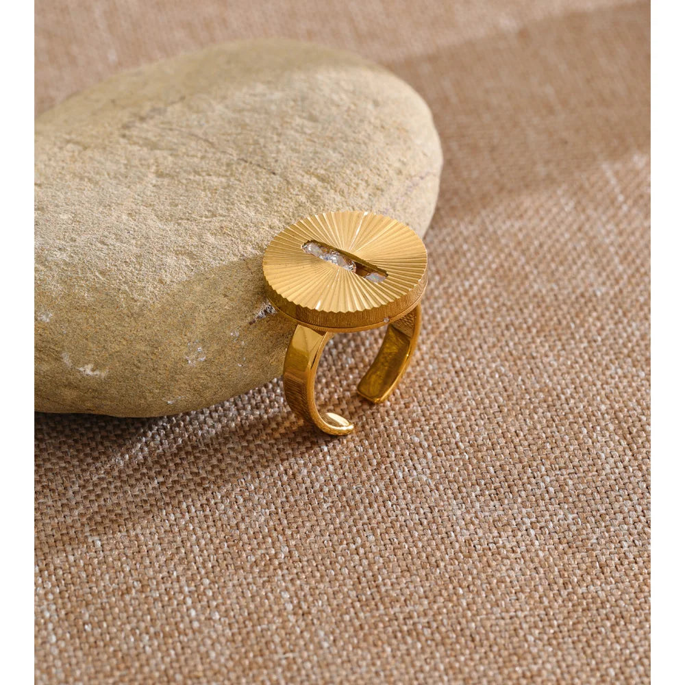 Cubic zirconia geometric ring in 18K gold-plated stainless steel with cubic zirconia.