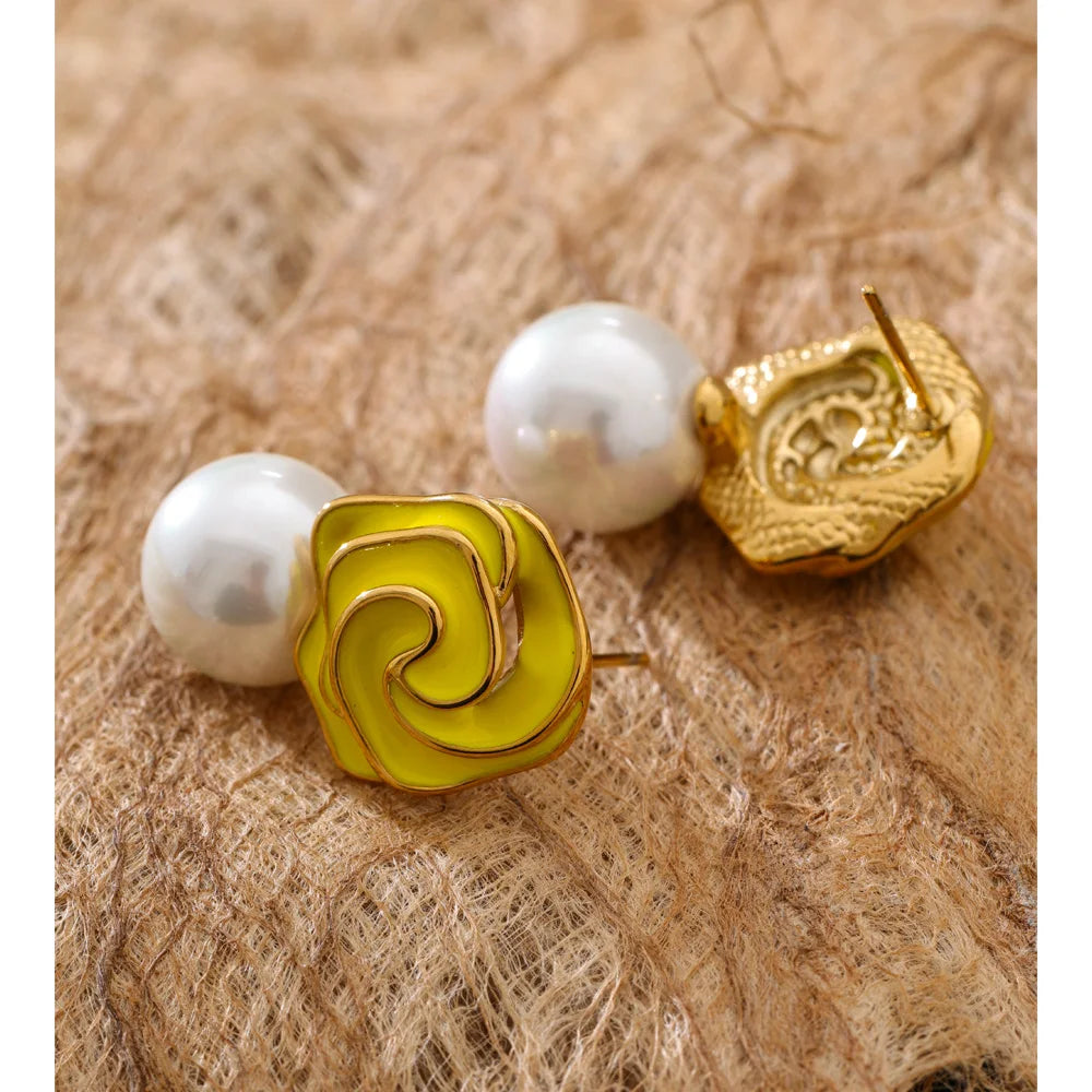 White pearl enamel earrings in gold-plated stainless steel with pearl and enamel.