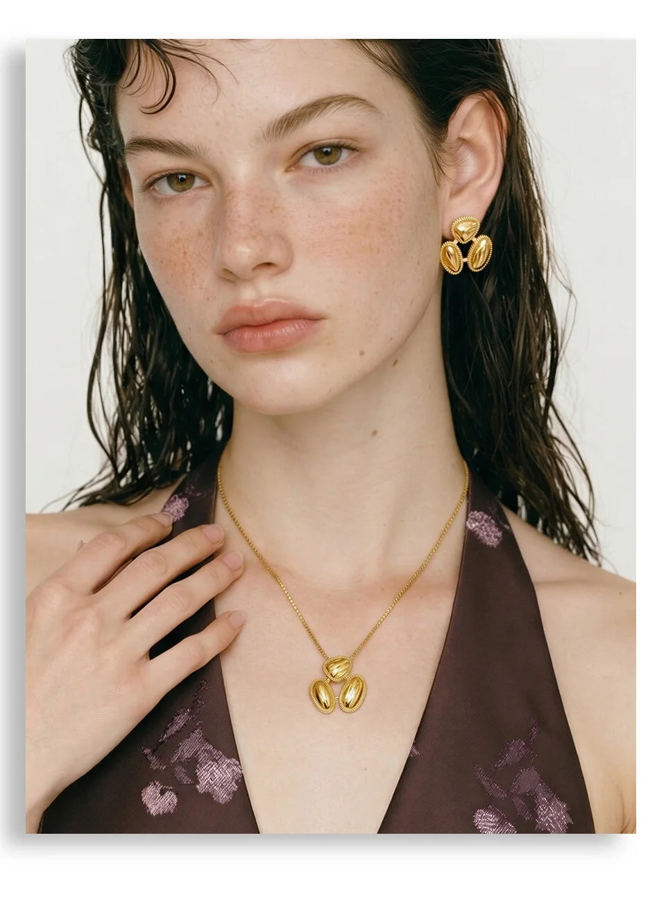 Geometric earrings in gold-plated stainless steel.