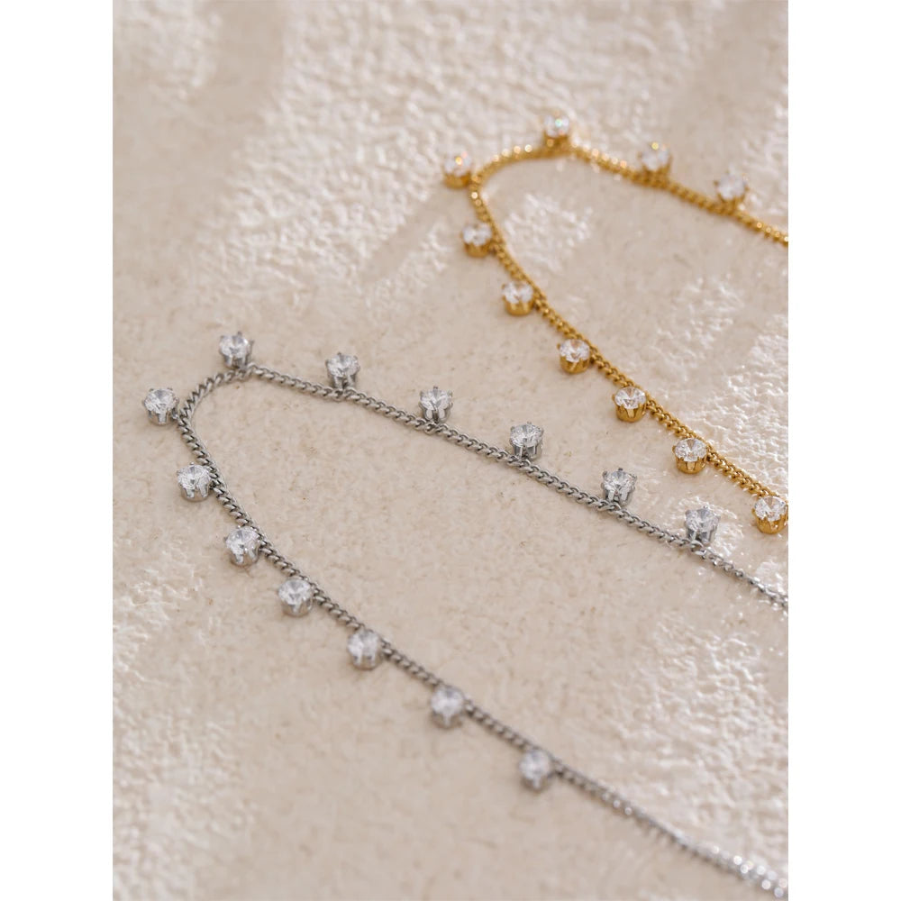 Cubic zirconia geometric chain necklace in gold-plated stainless steel with cubic zirconia.