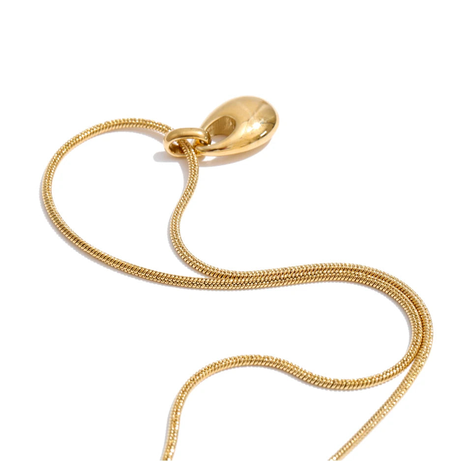 Geometric necklace in gold-plated stainless steel.