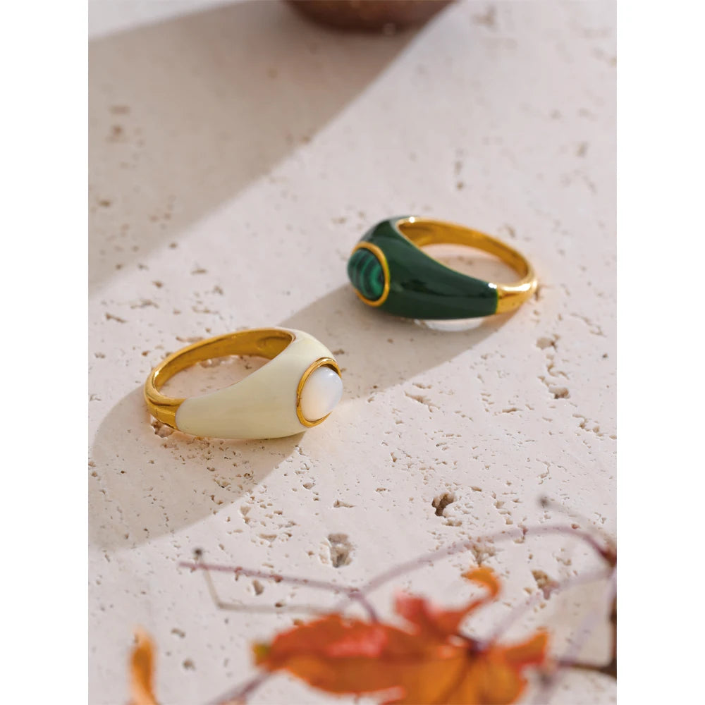 White shell enamel ring in 18K gold-plated stainless steel with natural stone and shell.