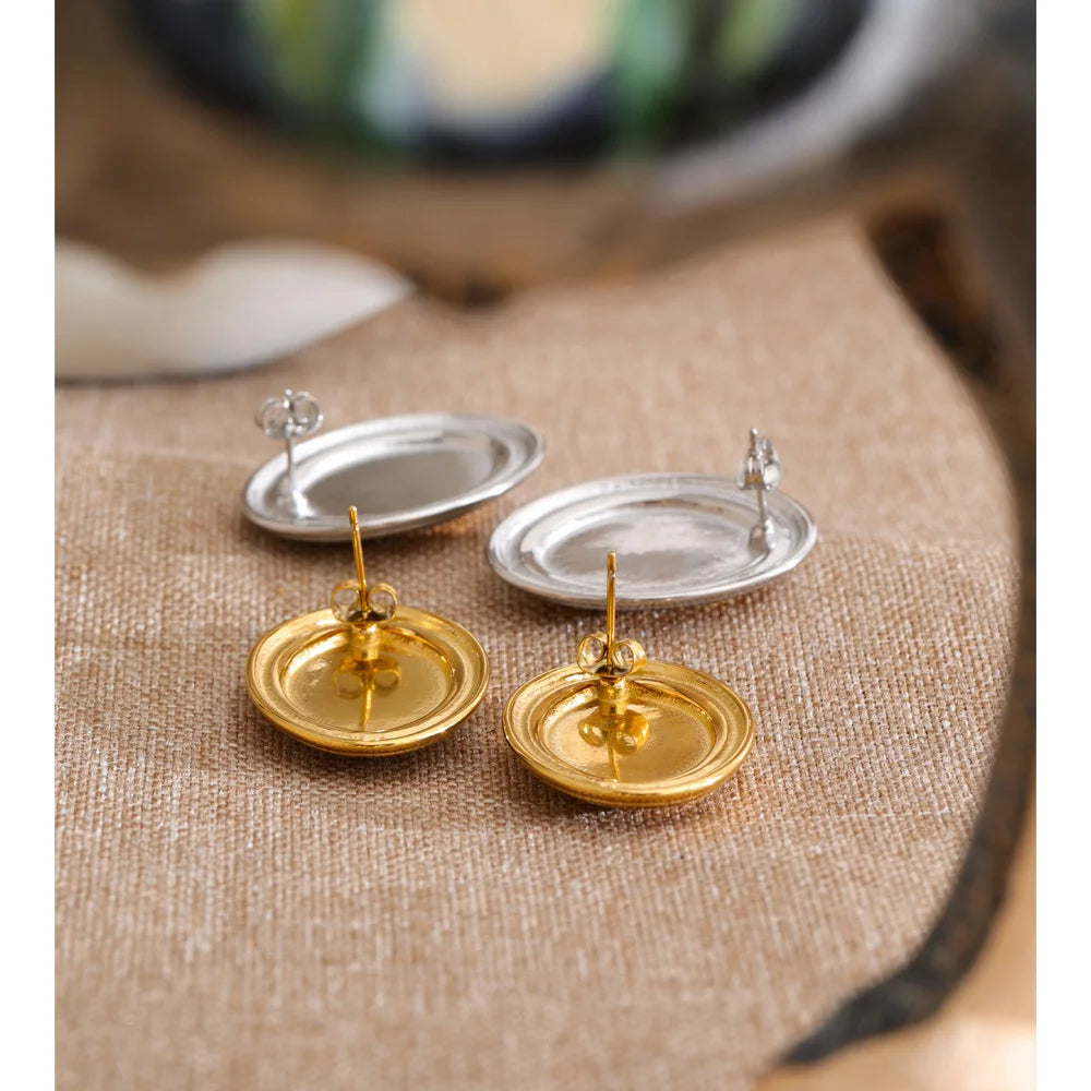 Geometric earrings in gold-plated stainless steel.