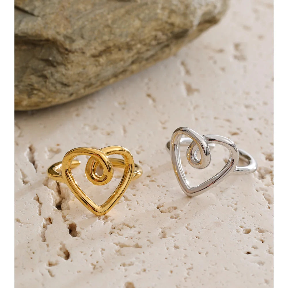 Heart ring in 18K gold-plated stainless steel.