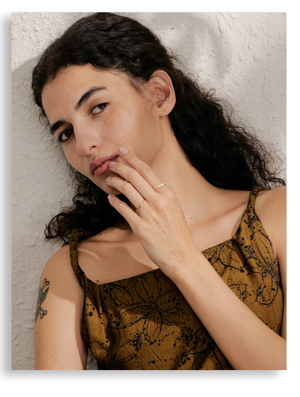 Cubic zirconia geometric ring in 18K gold-plated stainless steel with cubic zirconia.